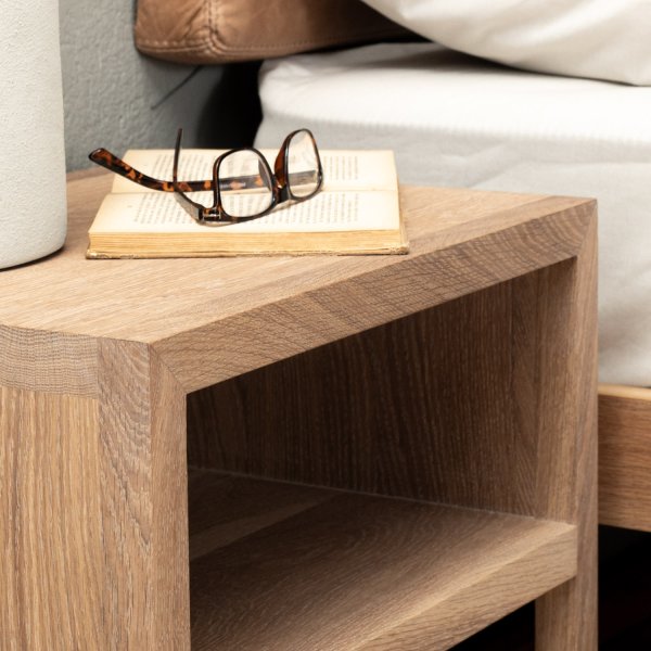 danabaai-bedside-cube-oak