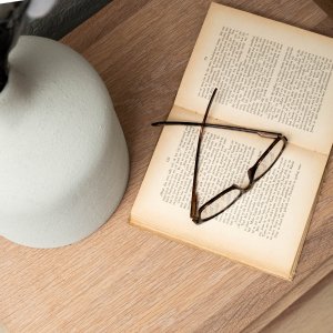 danabaai-bedside-cube-oak