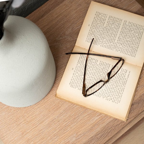 danabaai-bedside-cube-oak