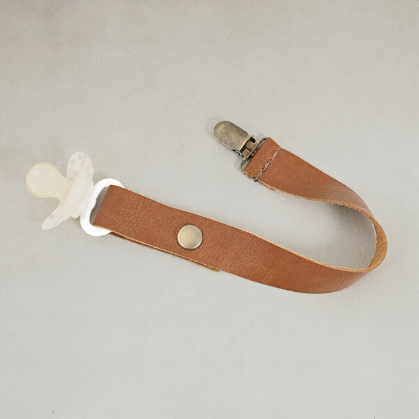 dummyclip-leather-dummy-clip-baby-personalised dummy clip