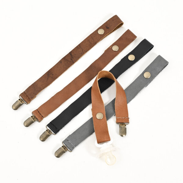 dummyclip-leather-dummy-clip-baby-personalised dummy clip