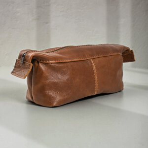 leather toiletry bag - unisex toiletry bag - toiletry bag-personalised gift idea-corporate gifting-bathroom-accessory
