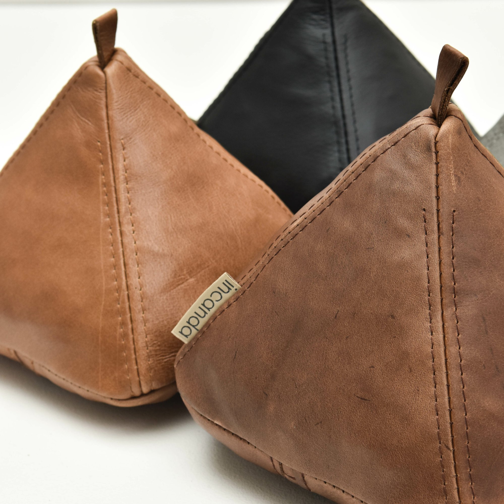 LIN_5727 door-stopper-leather-doorstopper