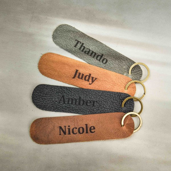 leather keyring-customisable-corpoarte gifting-personalised keyring-leather personalised keyring-leather keyring (oval)
