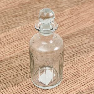 clear-glass-decanter