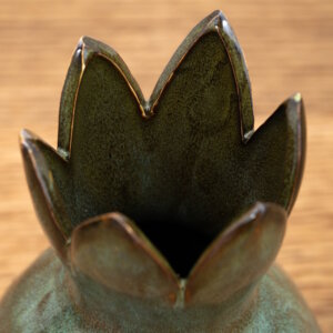 green-pomegranate-vase