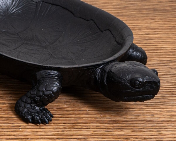 black-coral-resin-turtle-platters