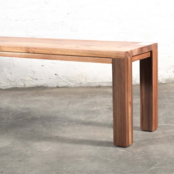 linear-bench-blackwood