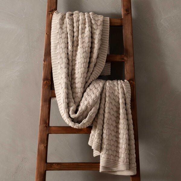 anora-beige-throw