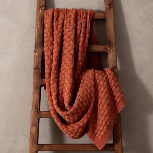 anora-rust-throw