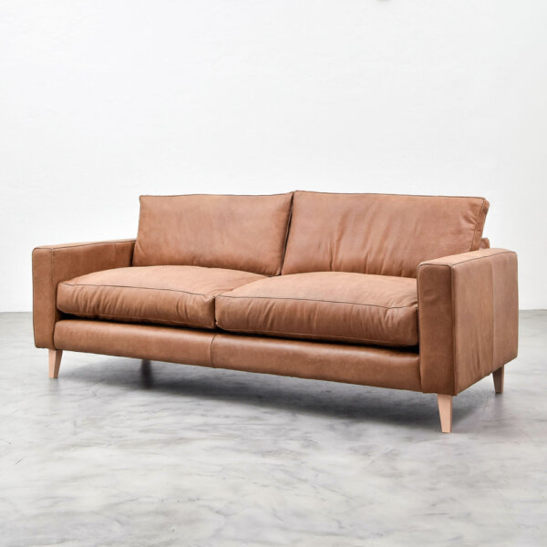 hamlet-leather-couch-oak-feet