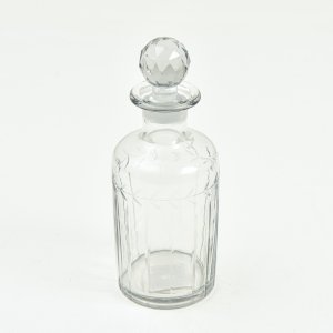 clear-glass-decanter