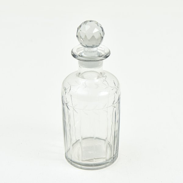 clear-glass-decanter