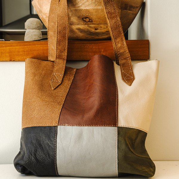 shoppingbag-sustainable leather shopper bag- leatherbag-totebag-tote-shopper bag-shopper-patchwork-patchwork look- trend-in trend