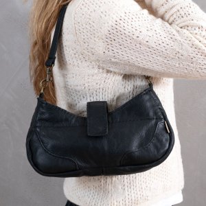 leatherbag-slingbag-handbag-fashion-Leather Sling Bag - The Chelsea Bag-the chelsea-removablestrap-crossbodystrap