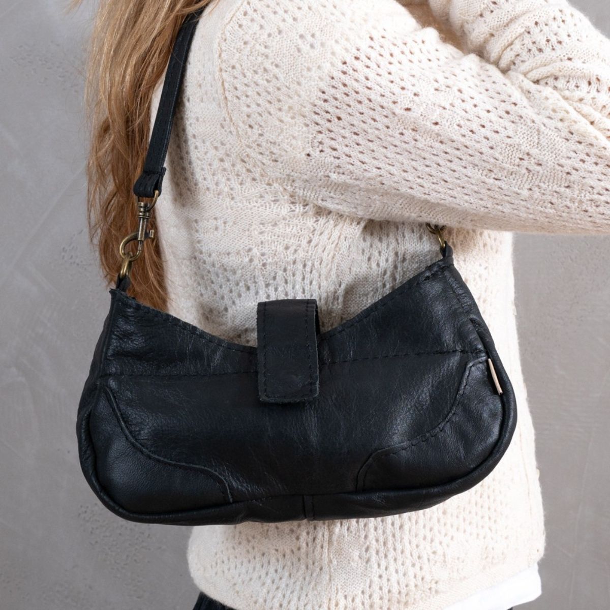 8 leatherbag-slingbag-handbag-fashion-Leather Sling Bag - The Chelsea Bag-the chelsea-removablestrap-crossbodystrap