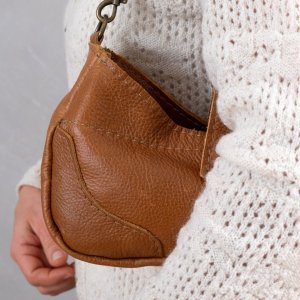 leatherbag-slingbag-handbag-fashion-Leather Sling Bag - The Chelsea Bag-the chelsea-removablestrap-crossbodystrap