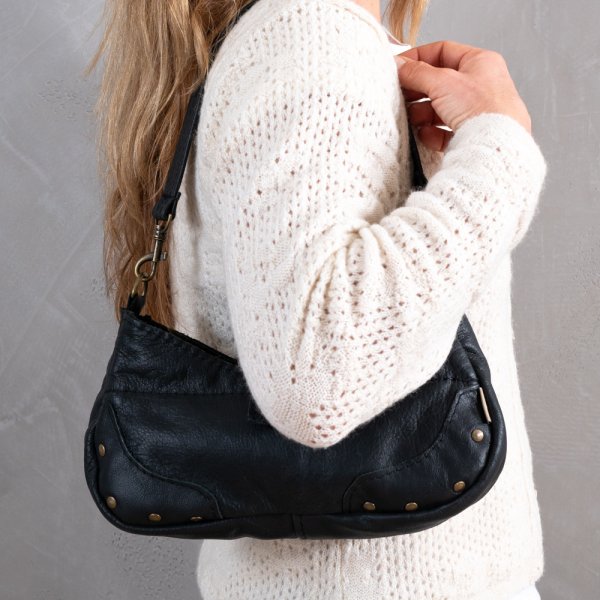leatherbag-slingbag-handbag-fashion-Leather Sling Bag - The Chelsea Bag-the chelsea-removablestrap-crossbodystrap