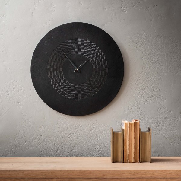 raylen-wall-clock
