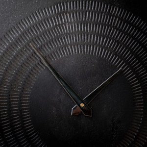 raylen-wall-clock
