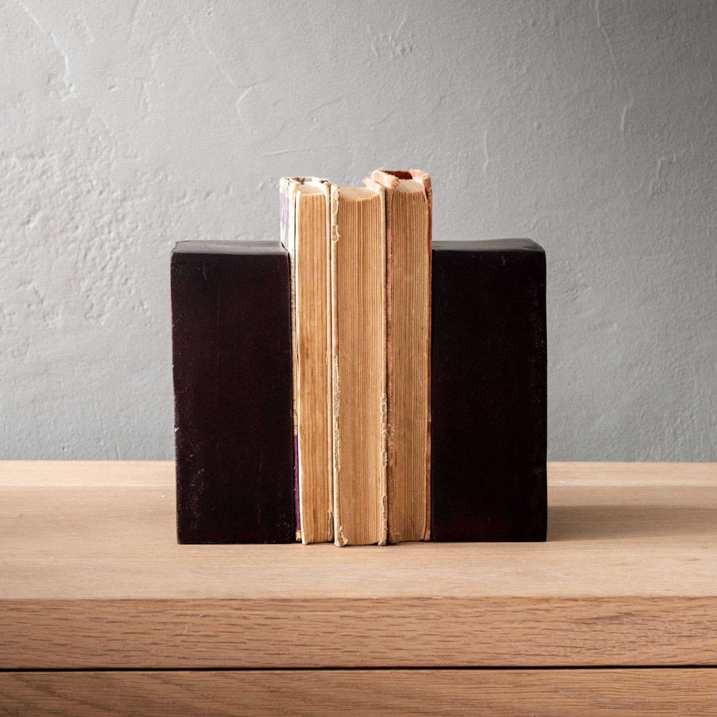 indra-bookend-set-bronze-aluminium