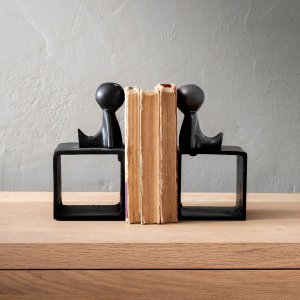 brielle-bookend-seated-black-aluminium