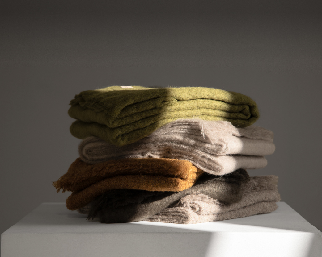 throws-banner-homepage-desktop