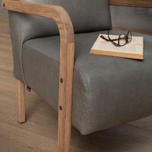 palmiet-leather-armchair-oak-pepper