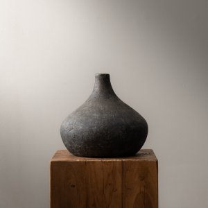 mirim-vase-dark-rustic