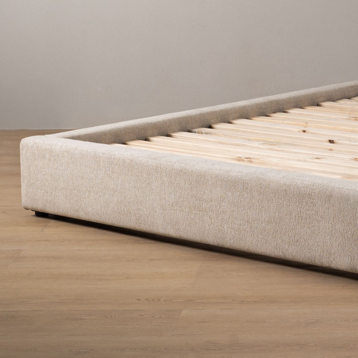 Emberley Montanelle Bed King XL Latte
