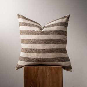 rib-taupe-Duck-Feather-Scatter