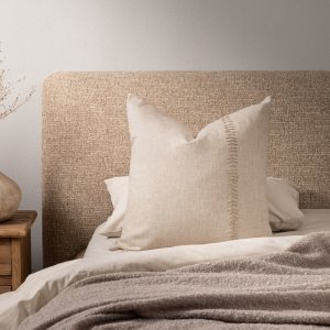 retreat-nest-duck-feather-scatter