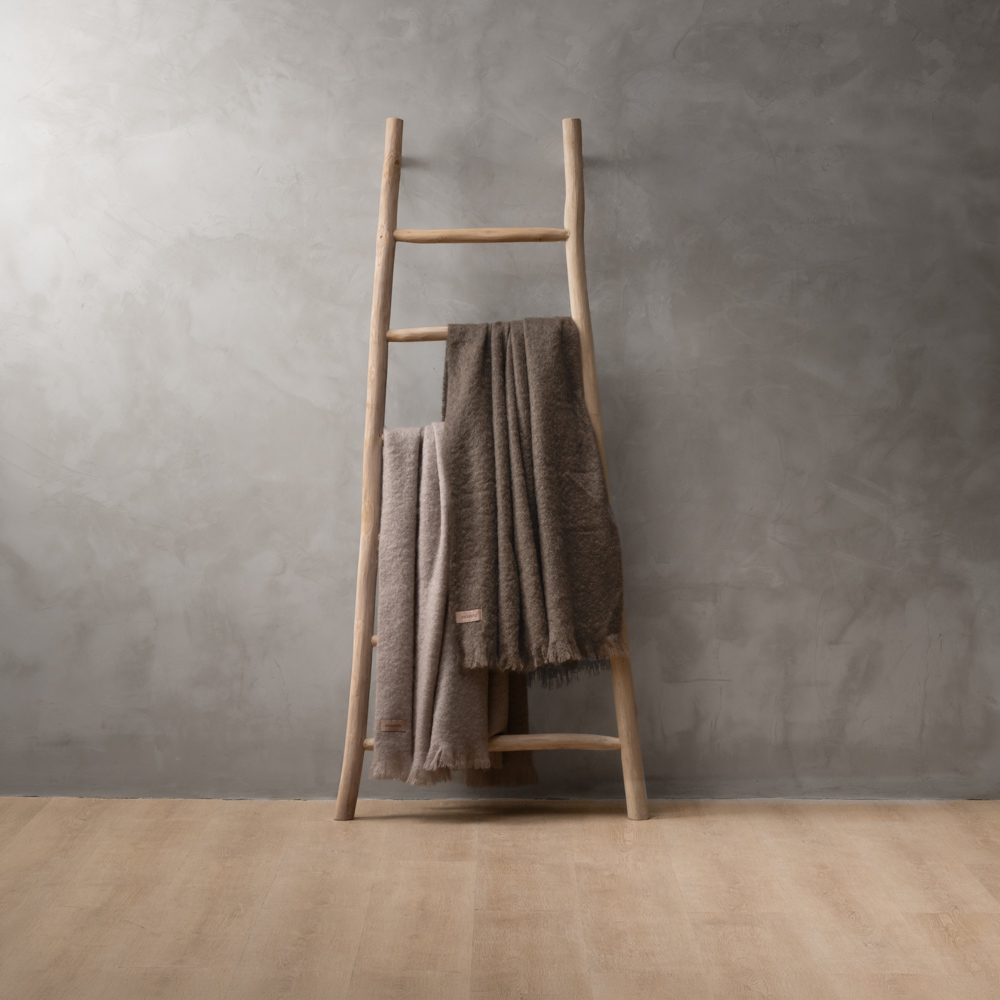 Maysa Wood Ladder